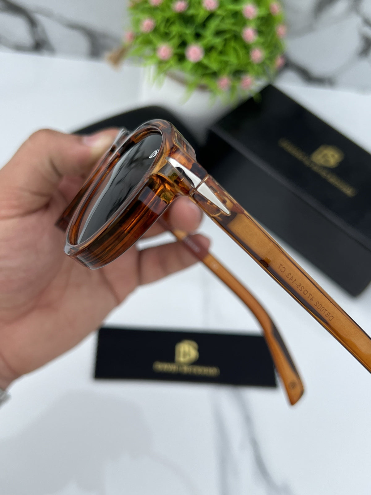 DB TEA OVAL GREEN UV-400 SUNGLASSES
