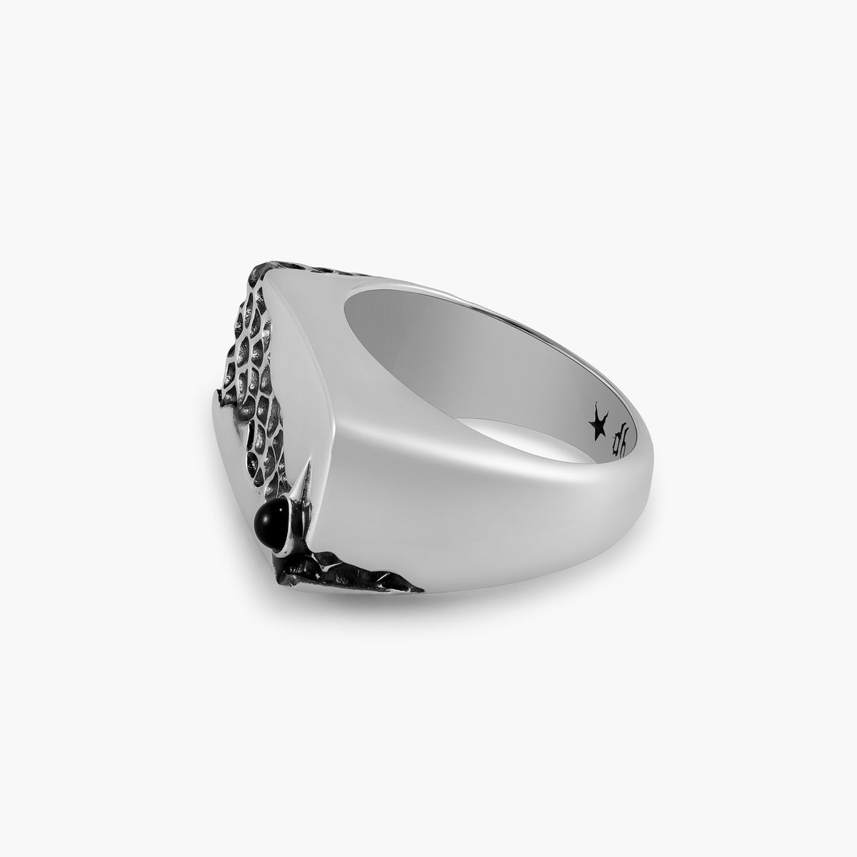 Noir Charm