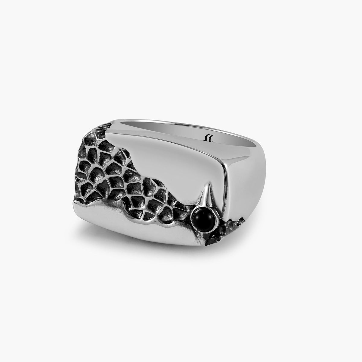 Noir Charm