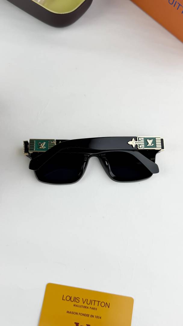 Louis Vuitton Sunglass
